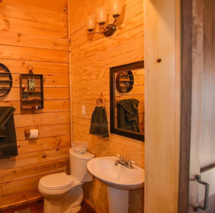 Foxtail Orchards - The Iron Horse Villa Tazewell Exterior photo
